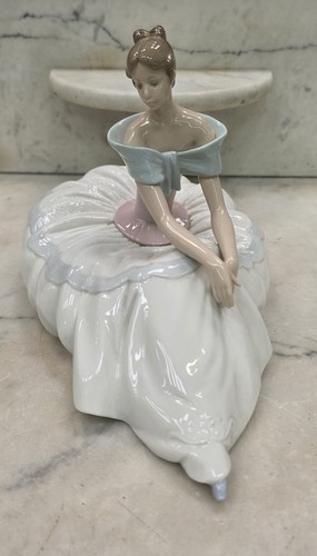 Nao lladro porcelain - by,