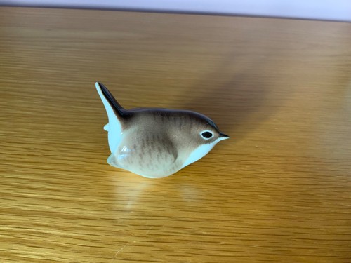 Ceramic wren lovely - wren, condition