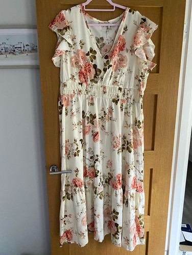 Floral neck flutter - floral, sleeve