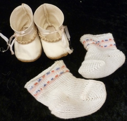 Old leather shoes socks - ,