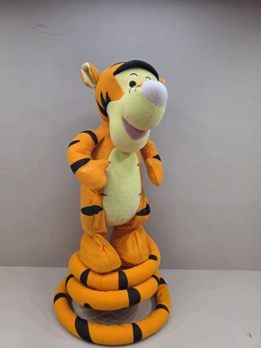 Bouncing tigger disney - tigger,