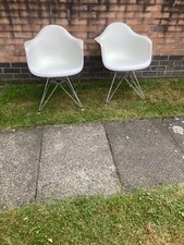 eames plastic armchair design