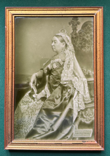 Antique queen victoria - queen, diamond