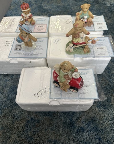 Lot cherished teddies - lot,