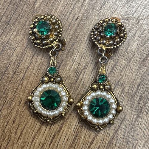 Vintage gold tone clip - tone, on