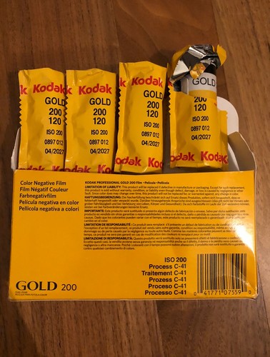 Kodak gold 200 120 medium - gold,