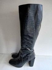 Pretty Little Thing Women's