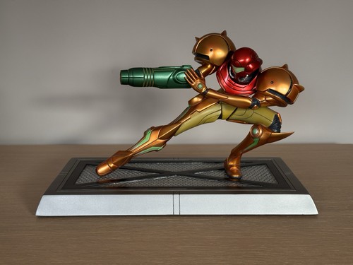 Metroid prime varia - metroid, suit