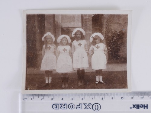Ww1 children dressed - ww1, red
