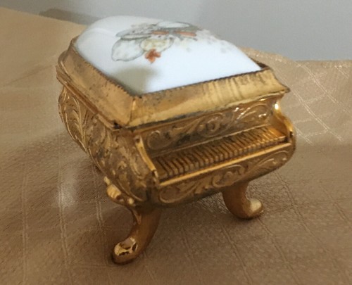 Vintage enamel holly hobby - vintage,