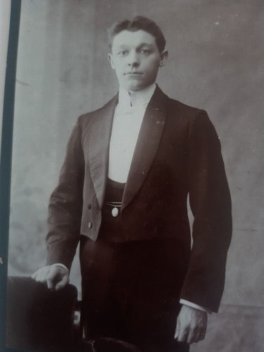 Cabinet card handsome - card, dapper