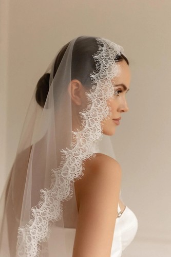 Tier scalloped edge mantilla - 1,