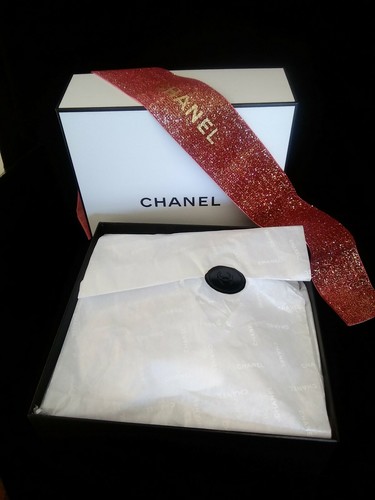 Chanel gift box - chanel,