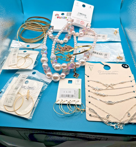 Job lot fashion jewellery - job,