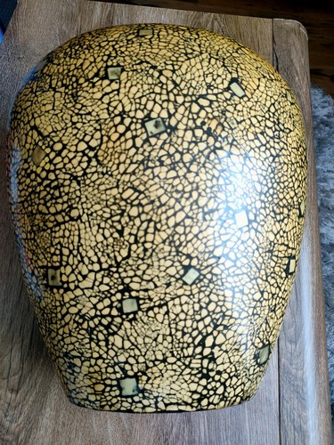 Lacquered vase with eggshell - lacquered,