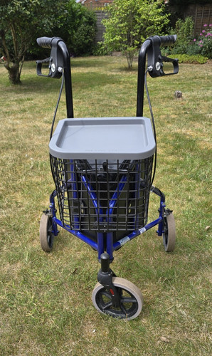 Blue wheel tri walker - 3-wheel,