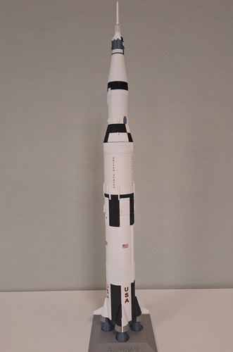 Saturn rocket model kit - v,