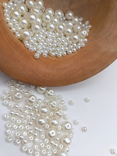 Ivory glass pearl - beads, 4mm