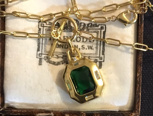 Vintage style jewellery green - vintage,