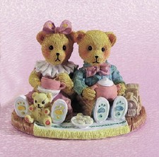 STATUE OF LOVING BEARS HAVING