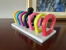 Multi-coloured 6-slice Toast