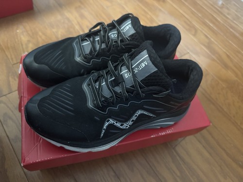 Mbt 2000 men size 9 - men’s,