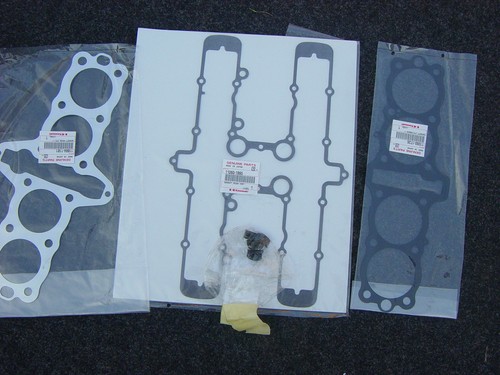 Head gasket foot cover - head,