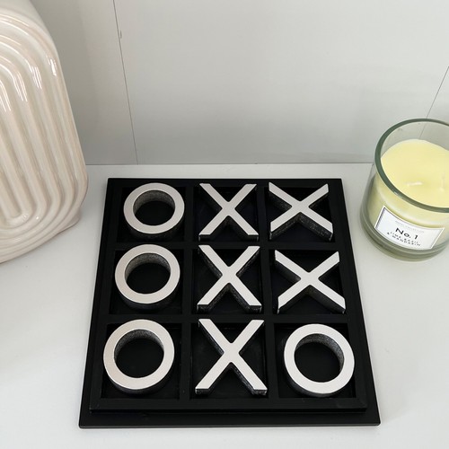 Noughts crosses game - noughts,