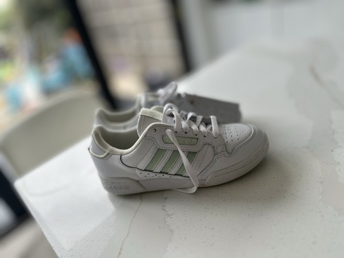 Adidas trianers new size - uk, 5