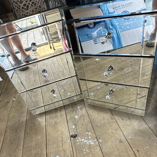 Mirrored drawer chest - mirrored, of