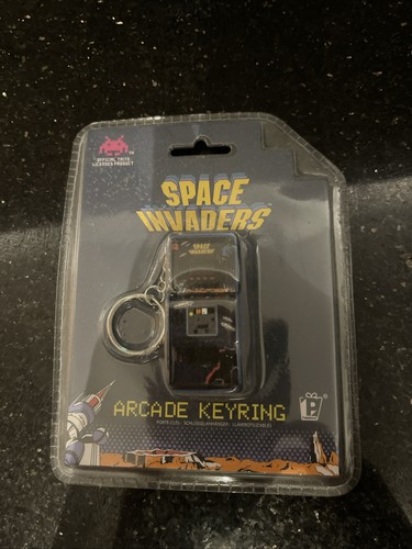 Space invaders arcade keyring - arcade,