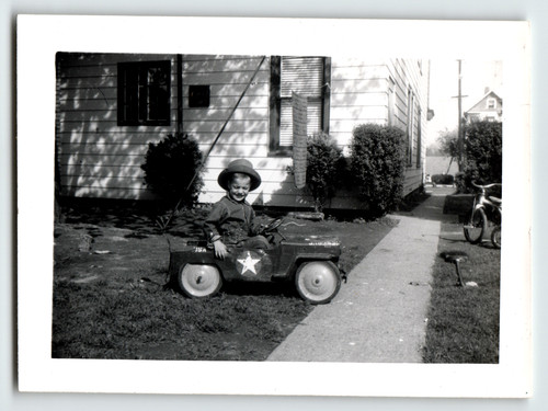 Photo boy military jeep - photo, in