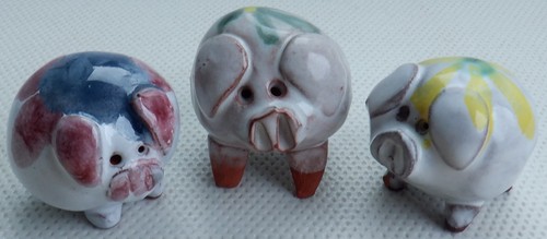 Ceramic pottery pigs 3 - pigs, x