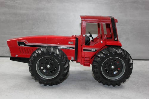 Ertl international harvester - international,