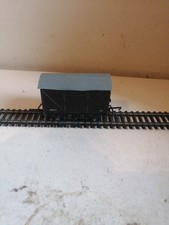 Triang R11 G W Closed Van W8755 10T Dark Brown OO Gauge