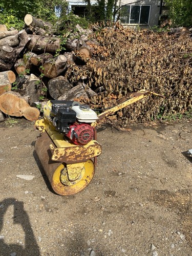 Bomag vibrating roller - vibrating,