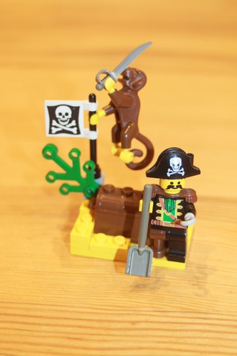Lego pirates buried treasure - lego,