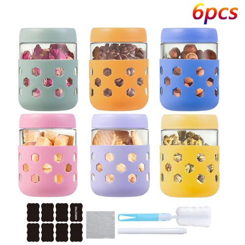 Packs glass jars with - glass,
