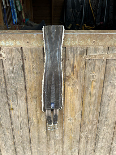 Shires sheepskin girth brown