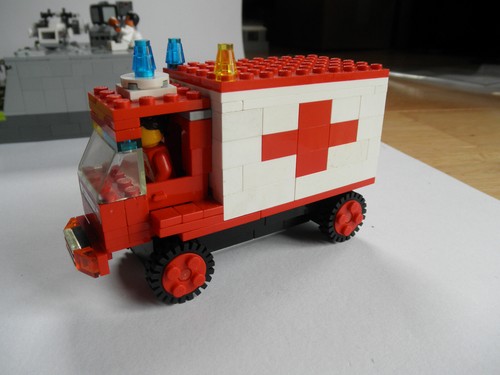 Lego vintage moc ambulance - lego,