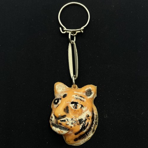 Esso tiger vintage keychain - esso,