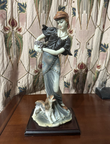 Art deco woman - figurine, grey
