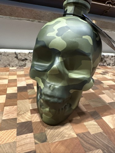 Camo crystal head - crystal,