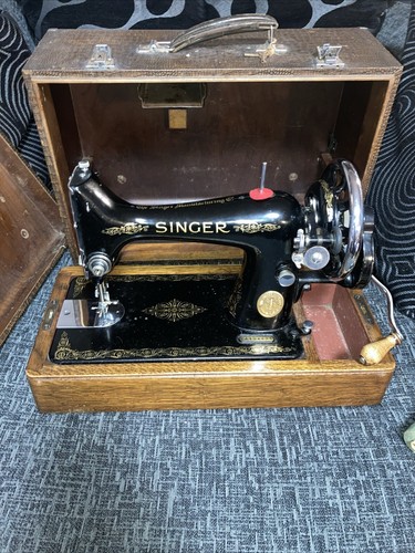 Stunning 1935 singer - singer, 99k