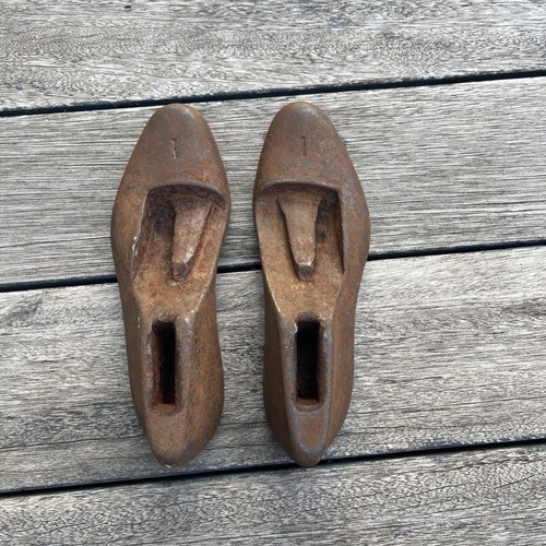 Pair cobblers cast - cobblers, iron