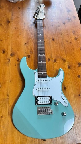 Yamaha electric guitar - electric,