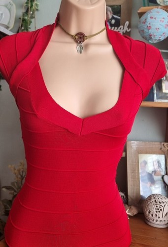 Very sexy little - red, cleavage