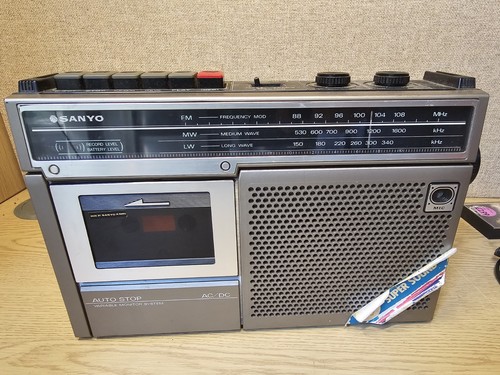 Sanyo m2562lg vintage - sanyo, fm/mw/lw