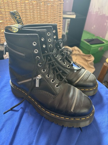 Martens black boots 9 - dr,