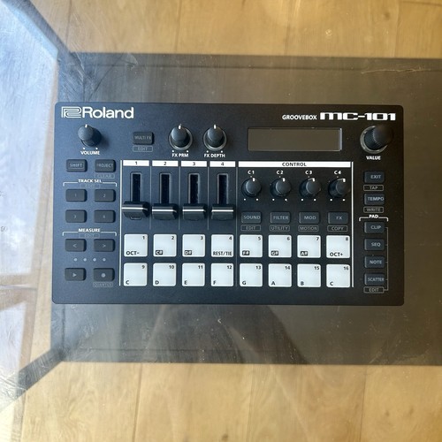 Roland 101 groovebox - mc-101,